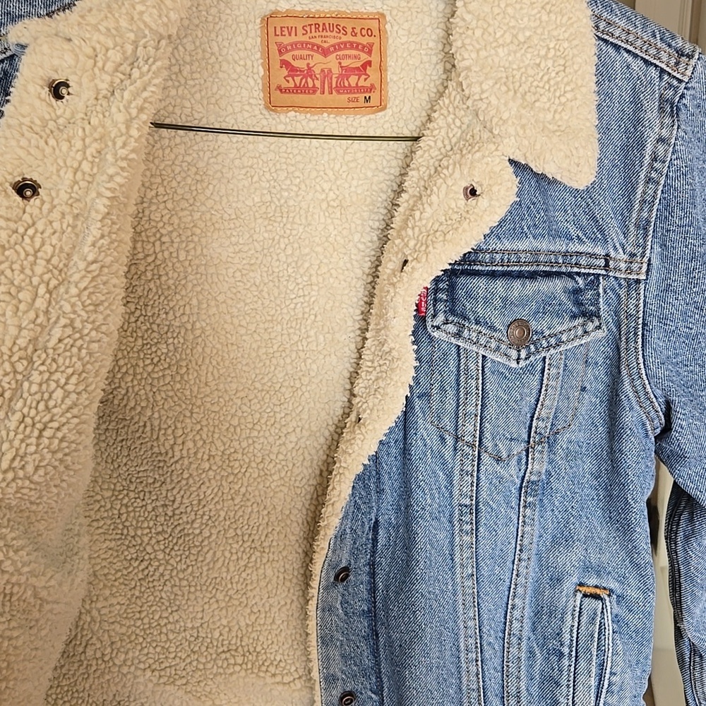 Levi's Women's Light Blue Denim Jacket with Cream Sherpa Collar Sz Medium - Picture 8 of 10